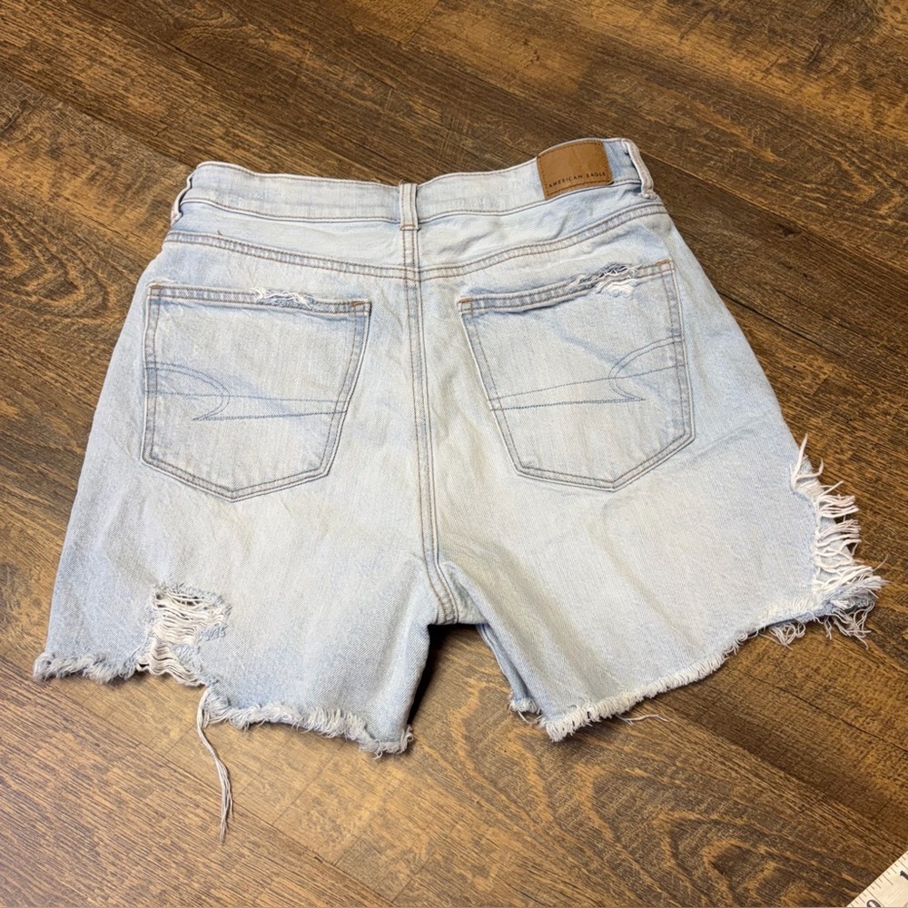 American Eagle Baggy Mom Shorts Womens 4 Blue High Rise Light Wash Denim Cutoff - Picture 6 of 8